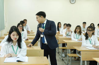 Lại lo thiếu giáo viên