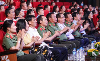 Xúc động hình ảnh, câu chuyện về 'những người con của nhân dân'