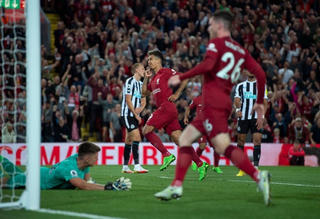 Liverpool thắng Newcastle nhờ bàn thắng ở phút 98