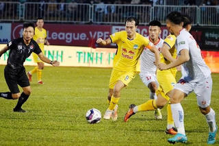 V.League quyết liệt khi trở lại
