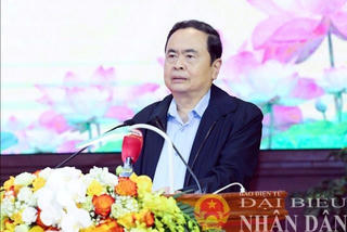 Chủ tịch Quốc hội Trần Thanh Mẫn thăm, tặng quà cán bộ chiến sĩ Công an, người có công tỉnh Yên Bái