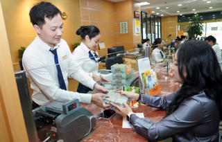 Áp lực tỷ giá giảm, nền kinh tế lợi gì?