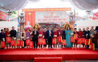 Ủy viên Bộ Chính trị Nguyễn Xuân Thắng dự Ngày hội Đại đoàn kết toàn dân tộc tại Huế