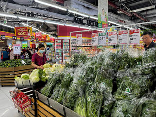 Giảm thiểu phát thải ra môi trường: Cân nhắc áp thuế túi nilon và sản phẩm dùng một lần