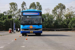 Hà Nội: Tài xế xe buýt tranh tài tại Hội thi lái xe giỏi, an toàn