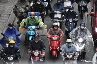 Áp thấp nhiệt đới gây mưa dông nhiều khu vực, đề phòng lốc xoáy