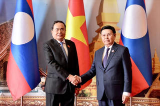 Chủ tịch Quốc hội Trần Thanh Mẫn hội đàm với Chủ tịch Quốc hội Lào Saysomphone Phomvihane
