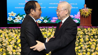 Tình sâu, nghĩa nặng