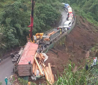 Khoảng 250 xe qua Cửa khẩu quốc tế La Lay bị ảnh hưởng vì tai nạn