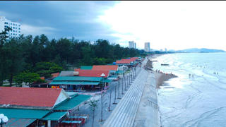 'Làm sạch' ki ốt, công trình án ngữ biển Cửa Lò