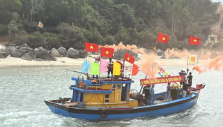 Ngư dân Quảng Ngãi tưng bừng xông biển đầu năm mới