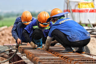 Công nhân dự án Vành đai 4 thi công xuyên kỳ nghỉ