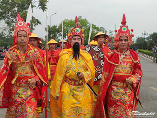 ‘Vua, quan’ xuống đường, vi hành bên sông Bạch Đằng lịch sử