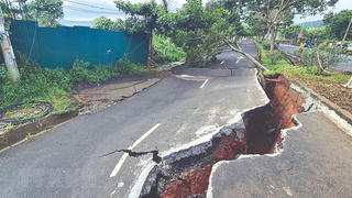 Sạt lở hoành hành