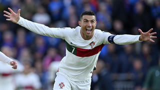 Ronaldo tỏa sáng, ghi bàn trong trận đấu thứ 200 