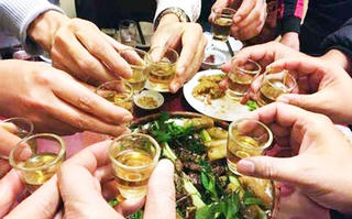 Tránh ngộ độc rượu, bia ngày Tết