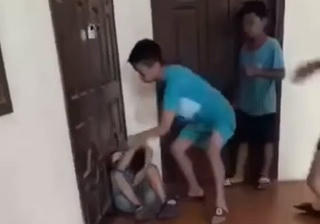 Kiểm điểm Ban giám hiệu để học sinh bị bạn đánh nhiều lần tới hoảng loạn