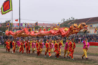 Tưng bừng lễ hội mùa Xuân