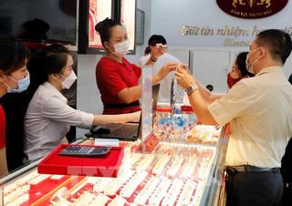 Ngày 12/8, giá vàng trong nước vọt tăng