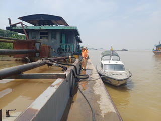 Cục Cảnh sát giao thông bắt giữ 2 tàu hút cát trái phép