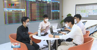 Bản tin 'Kinh tế tài chính' 16/5/2022 - Chứng khoán trong nước hồi phục mạnh, cổ phiếu dầu khí tăng trần