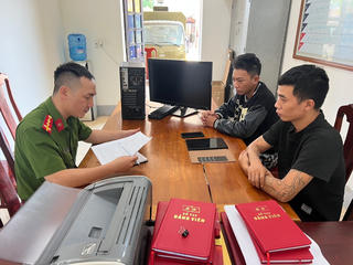 Khởi tố nhóm đối tượng lừa hơn 200 người mua điện thoại giá rẻ