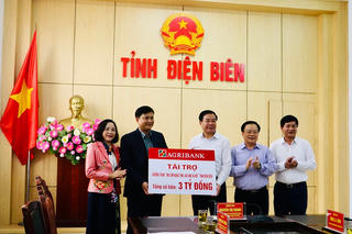 Agribank trao tặng 3 tỷ đồng cho Chương trình 'Mái ấm nghĩa tình, an sinh xã hội' tại tỉnh Điện Biên