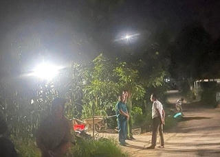 Yên Bái: Bố say rượu đòi đốt xe máy, con gái can ngăn bị đâm tử vong