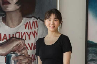 Moka Lee: Những lớp màu mỏng manh của thời mạng xã hội