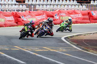 Mãn nhãn với những màn so kè tốc độ tại Sân vận động Cần Thơ