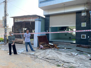 Quảng Ninh: Các hộ dân sống 'cheo leo' cạnh mỏ sét đã được nhận tiền hỗ trợ