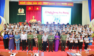 Đắk Nông: Gần 800 học sinh con CBCS Công an được tuyên dương, trao thưởng  