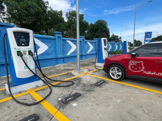 Phát triển trạm sạc xe điện: Cần thiết như “mạch máu”