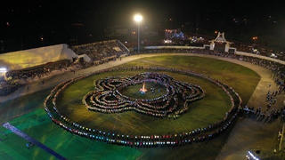 Choáng ngợp tiết mục... đại xòe