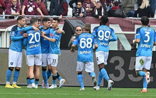Napoli mở toang cánh cửa tới chức vô địch Serie A