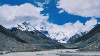 Sự phát triển bất thường của đỉnh Everest