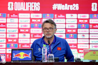 HLV Philippe Troussier mong nhận được sự ủng hộ của khán giả