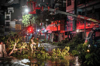 Bão số 3 gây nhiều thiệt hại tại Hà Nội