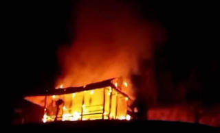 Trưởng bản bị chủ nhà đâm tử vong khi đến chữa cháy