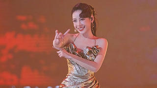 Chi Pu mạo hiểm đu dây trên không trong 'Đạp gió' 2023