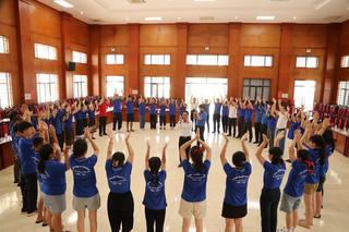 [ẢNH] Sôi động các trò chơi hiểu biết về 2 nước Việt – Lào 