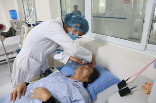 Nhiều người nhập viện do liệt dây thần kinh số 7