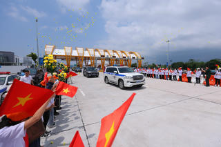 [Ảnh] Cao tốc Vân Đồn - Móng Cái trong ngày đầu thông xe