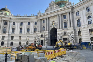 Thích ứng với khí hậu hay bảo tồn di tích?