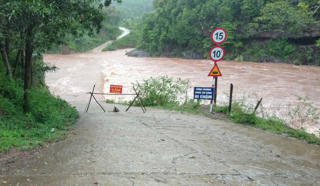 Cảnh báo lũ quét, sạt lở đất, sụt lún đất do mưa lũ tại nhiều tỉnh, thành phố
