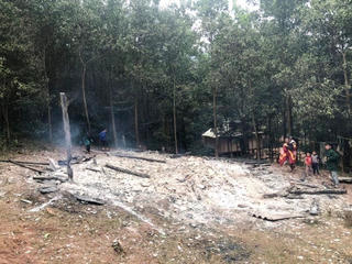 Cháy nhà lúc rạng sáng do bất cẩn khi đốt củi sưởi ấm