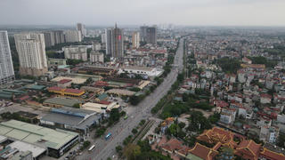 Giá nhà còn cao, thị trường còn khó