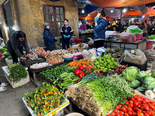 Lấy lại sức hút cho chợ truyền thống