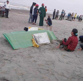 Cùng nhóm bạn đi tắm biển, nam sinh lớp 8 bị đuối nước tử vong