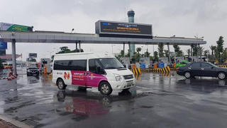 Phí chồng phí ở sân bay